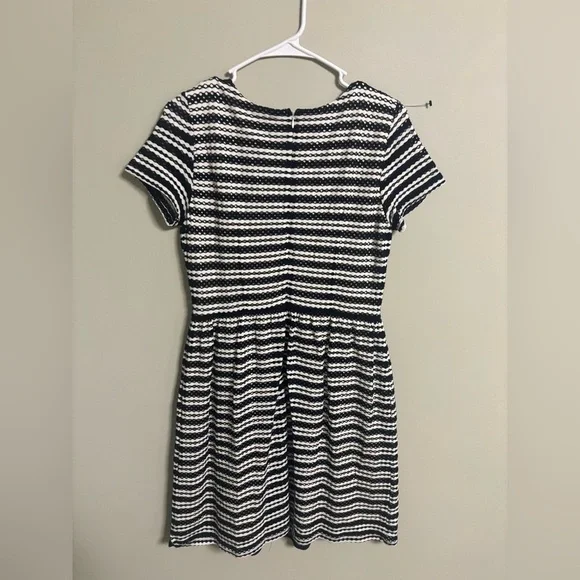 Ann Taylor Eyelet Striped Short Sleeve Knit Lined Fit Flare Dress Size 6 New - Picture 2 of 7